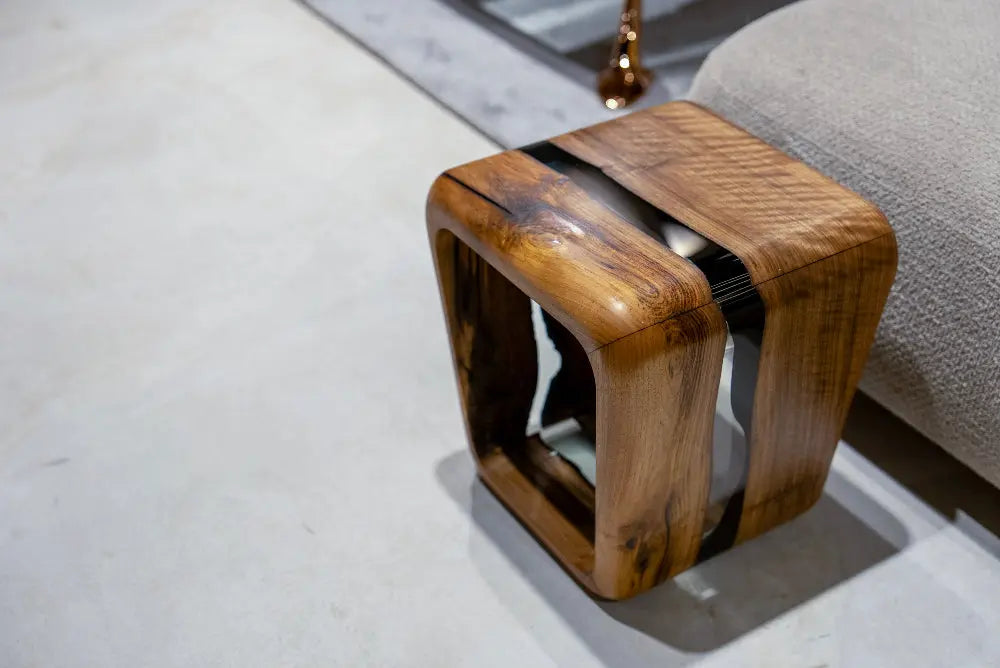 Resin Magazine Side Table and Stool – image 6