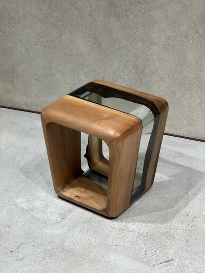 Resin Magazine Side Table and Stool – image 9
