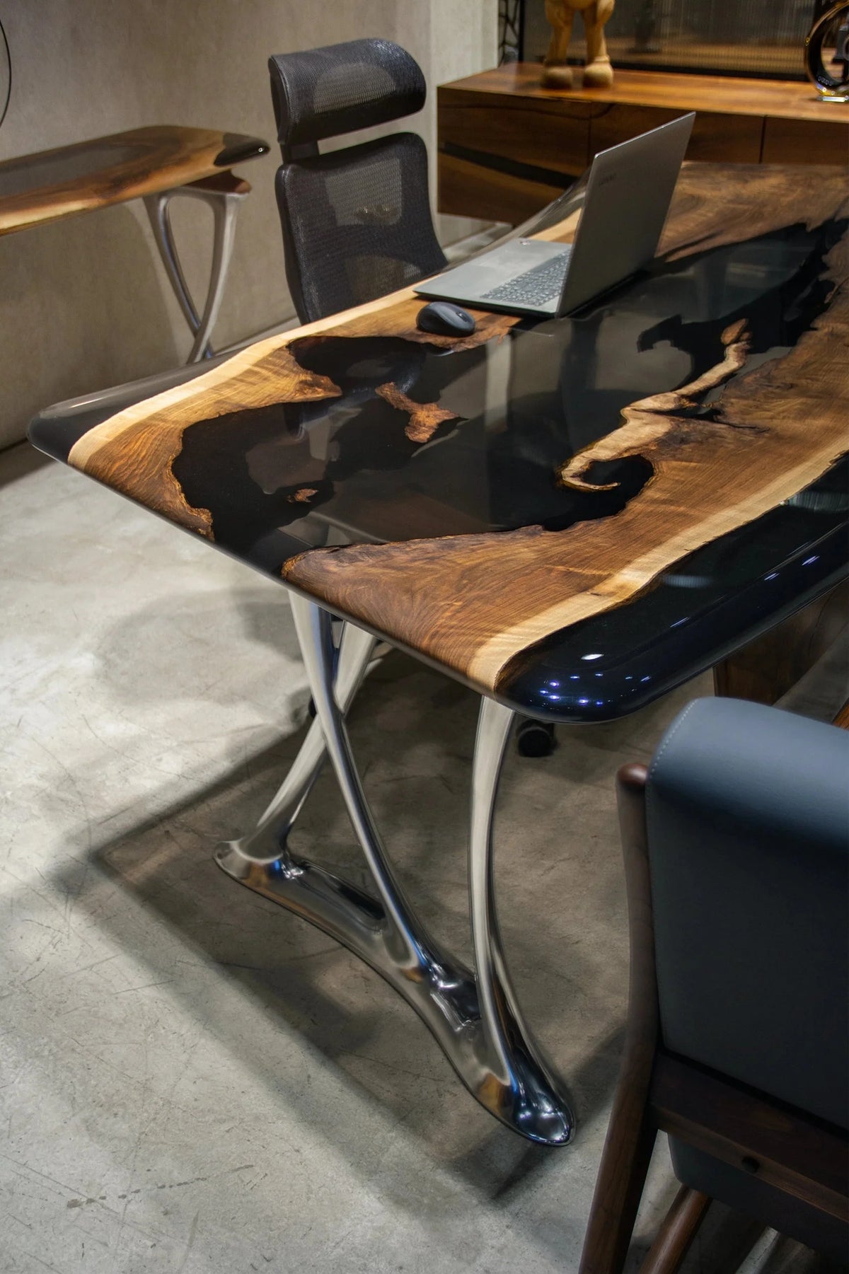 D-Shaped Walnut and Epoxy Executive Desk – image 4