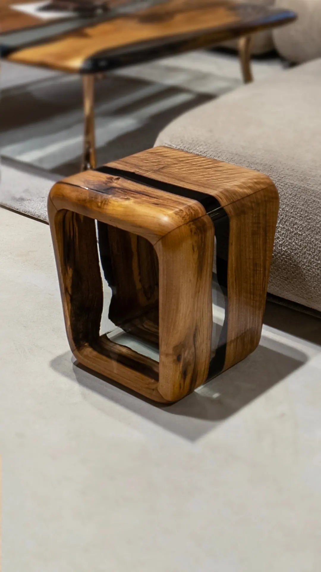Resin Magazine Side Table and Stool – image 7