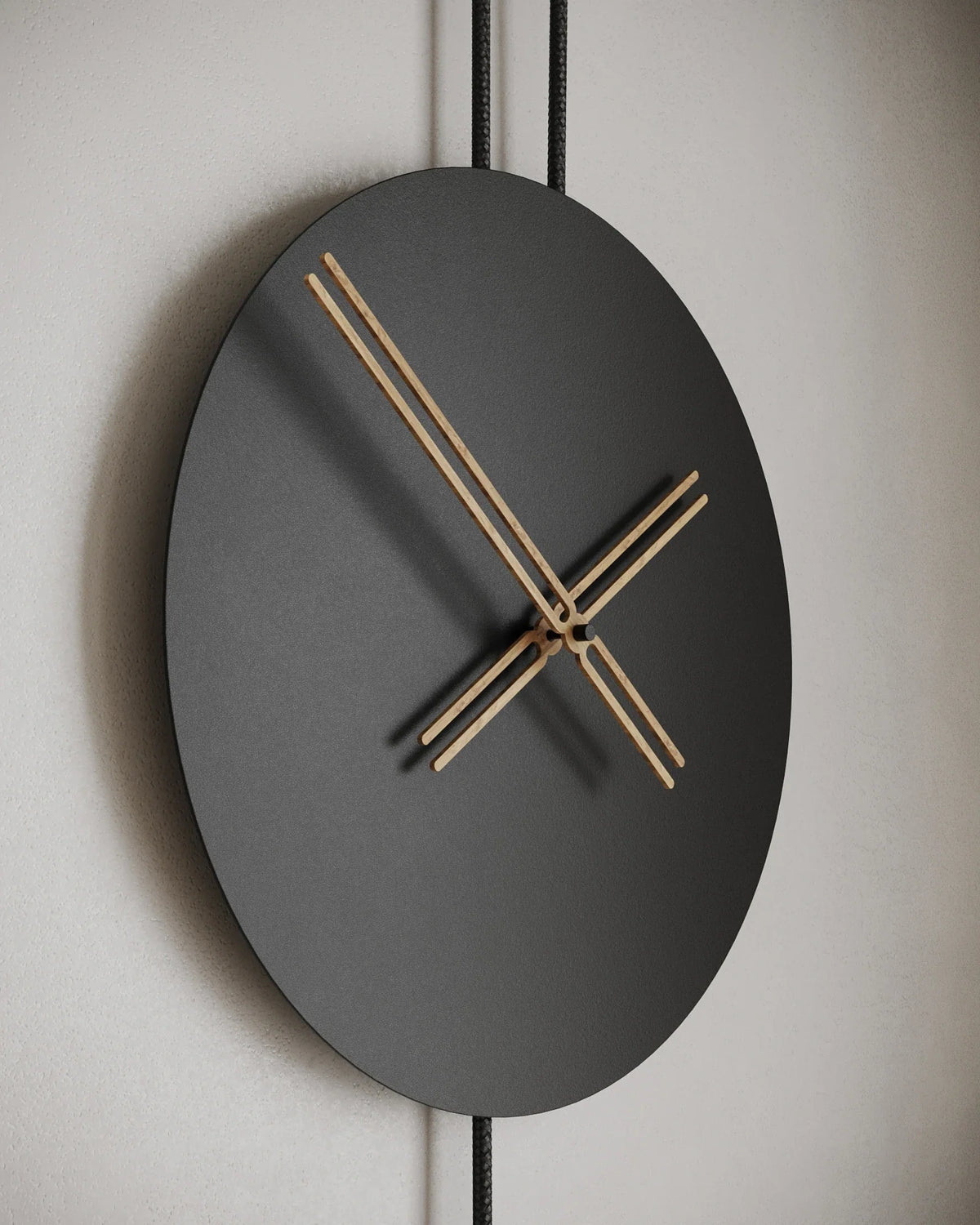 Serena Minimalist Metal Wall Clock – image 4
